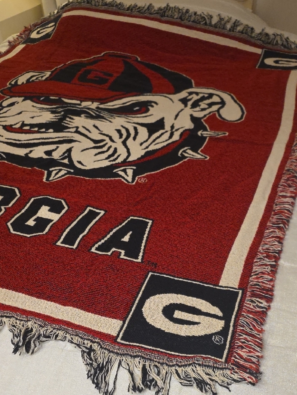 University of Georgia Red Bulldog Throw Blanket 67×50 Inches I Have 2 Of Them - Picture 5 of 10